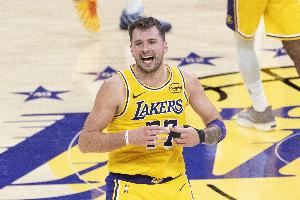 队记：湖人乐观认为东契奇的恢复时间不会超过最初预计的时间