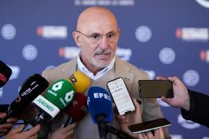 德拉富恩特谈国家德比冲突:在西班牙队内没有争吵,氛围像是家庭